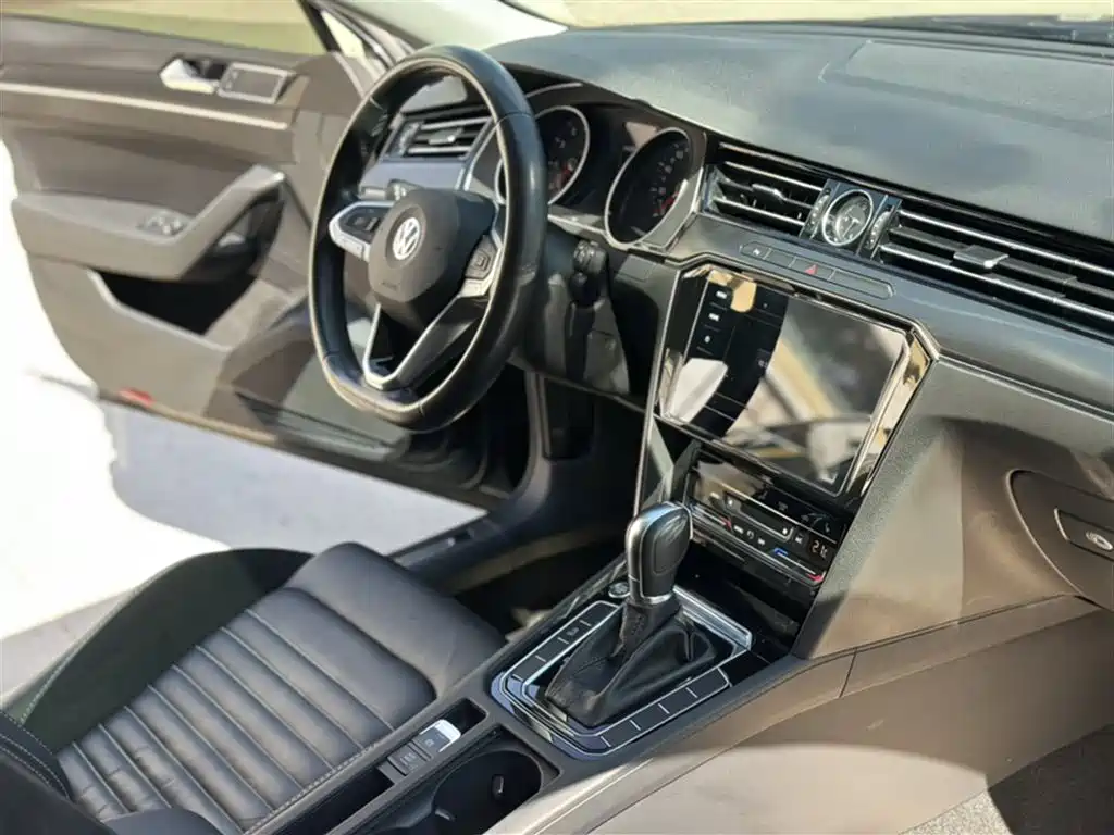 Volkswagen Magotan 2020 330TSI DSG Leading фото 17