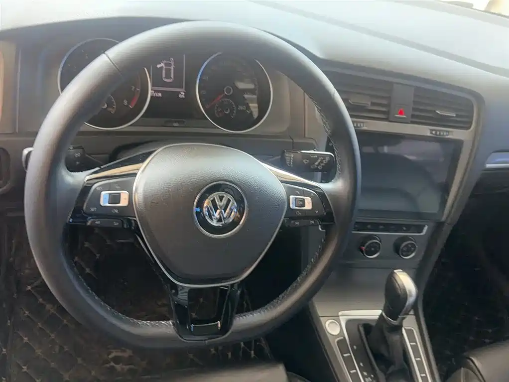 Volkswagen Golf 2016 230TSI Automatic Luxury фото 3