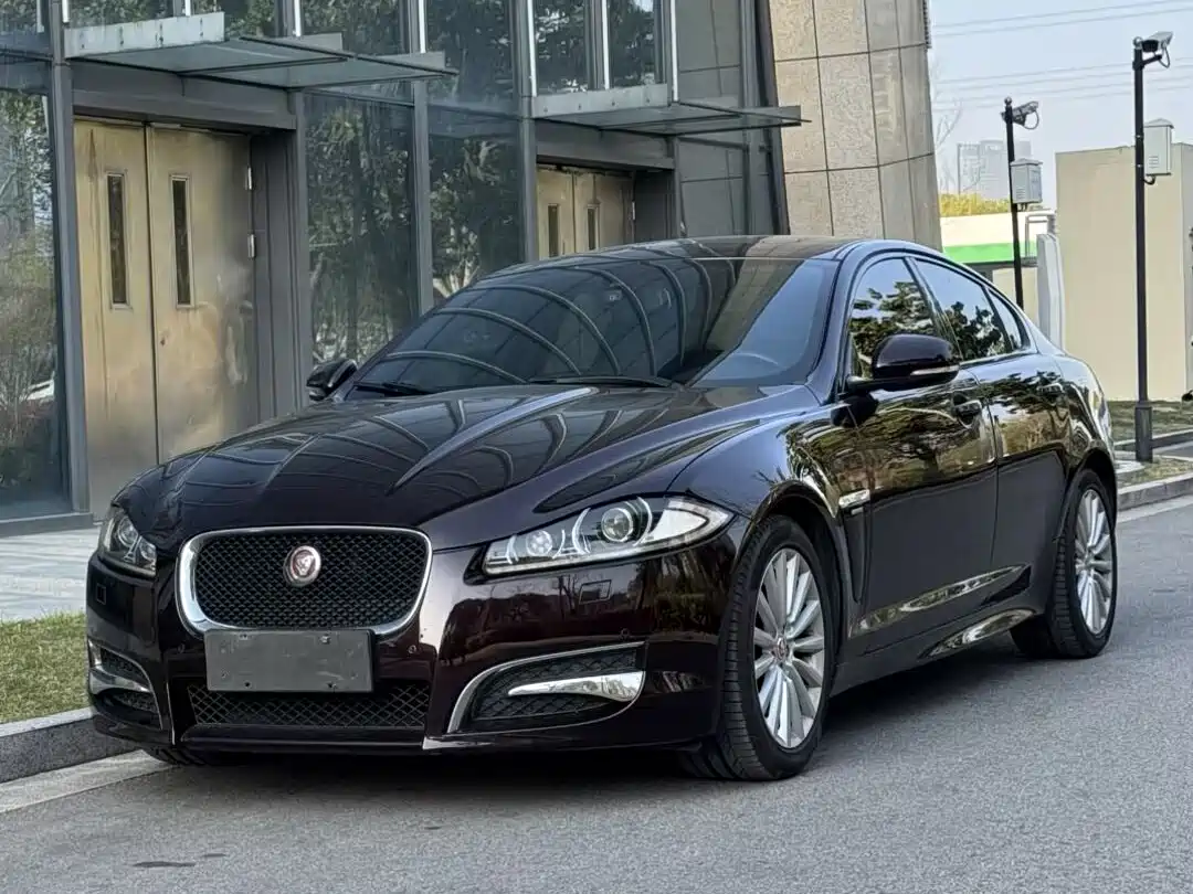 Фото 1 - Jaguar XF