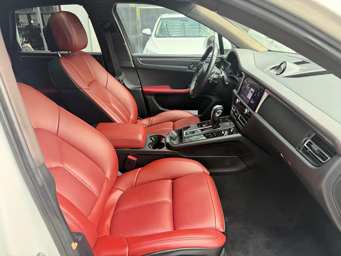 Porsche Macan 2022 Macan 2.0T фото 3