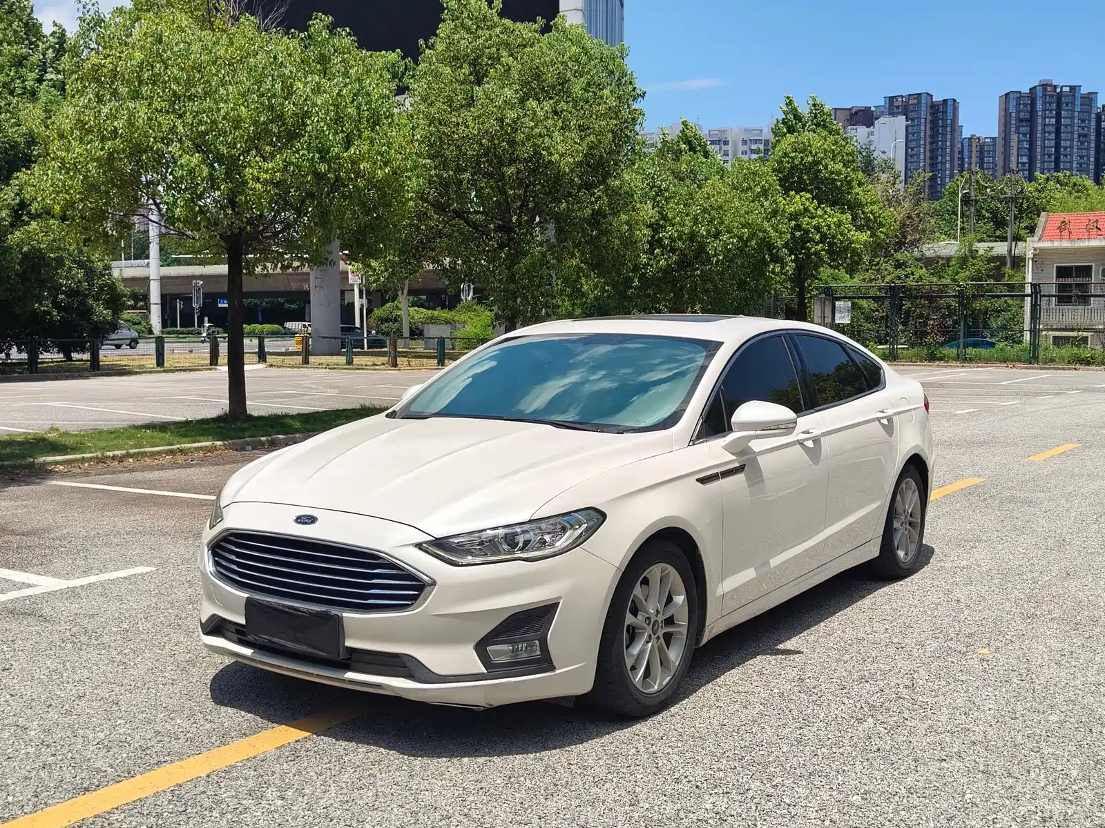Фото 1 - Ford Mondeo
