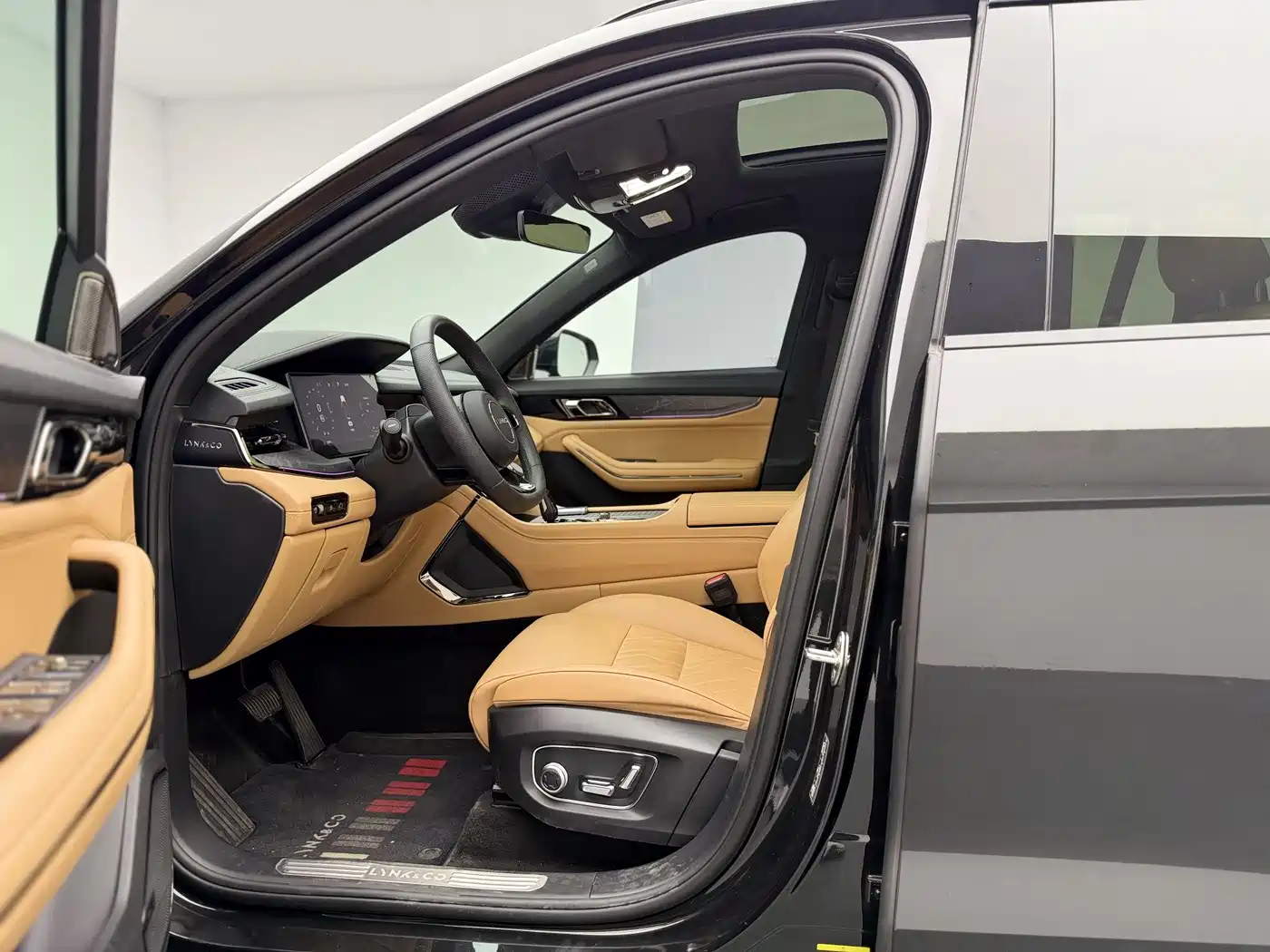 Lynk & Co 09 EM-P 2021 2.0T PHEV Ultra 6-seater фото 14