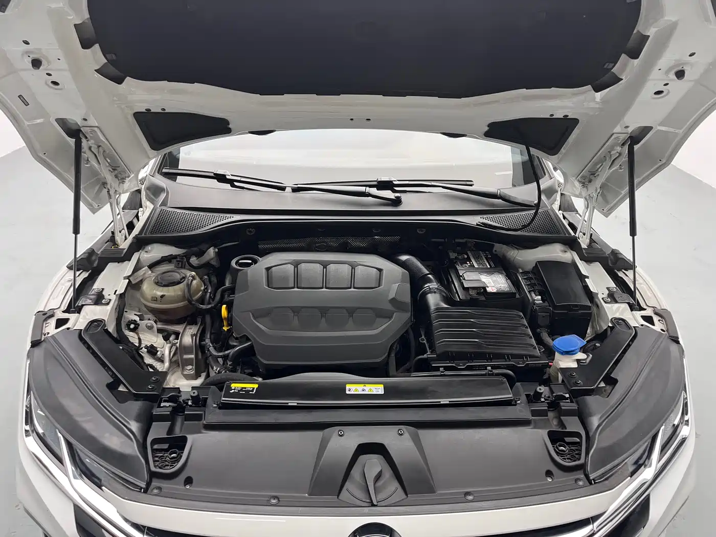 Volkswagen FAW-Volkswagen CC 2023 380TSI Eye-catching Edition фото 9
