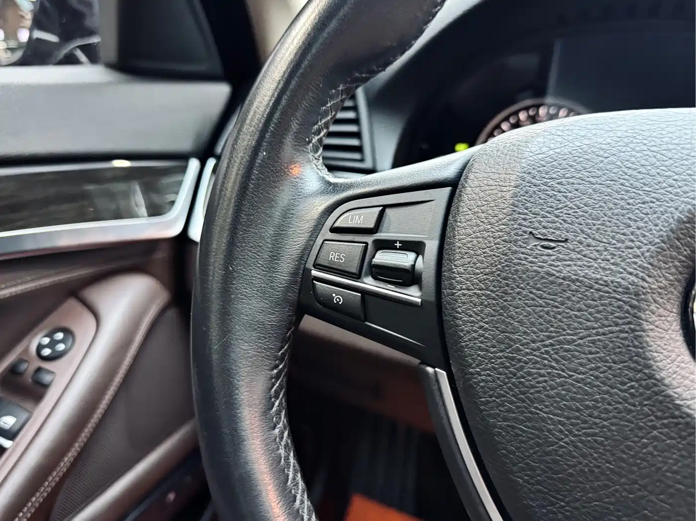 BMW 5 Series 2014 525Li Luxury Design Package фото 21