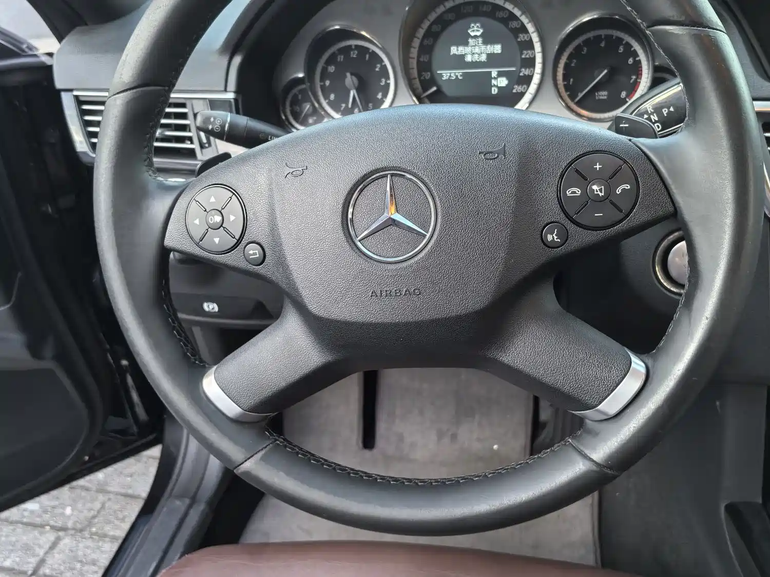 Photo 14 - Mercedes-Benz E-Class
