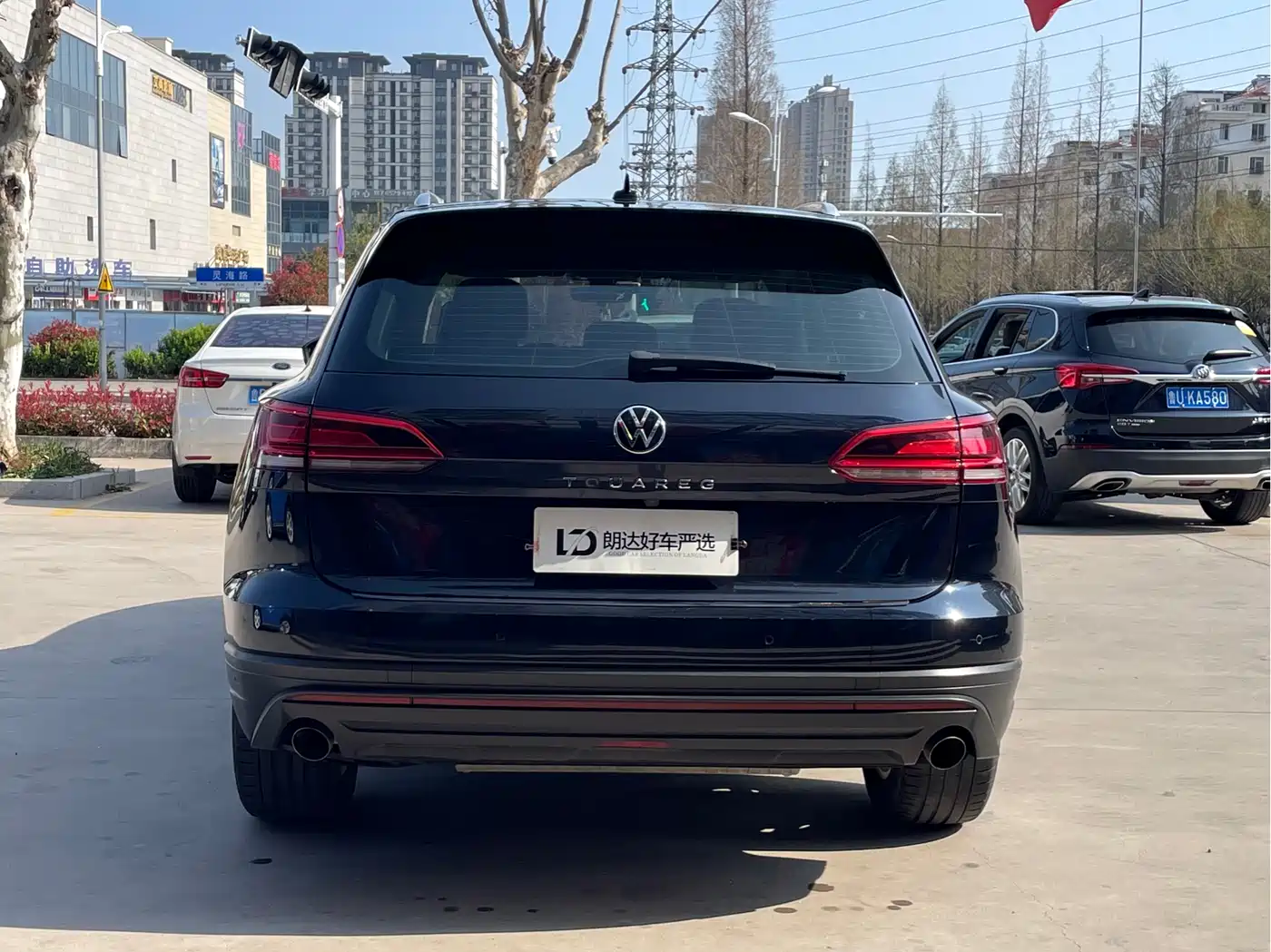 VOLKSWAGEN TOUAREG