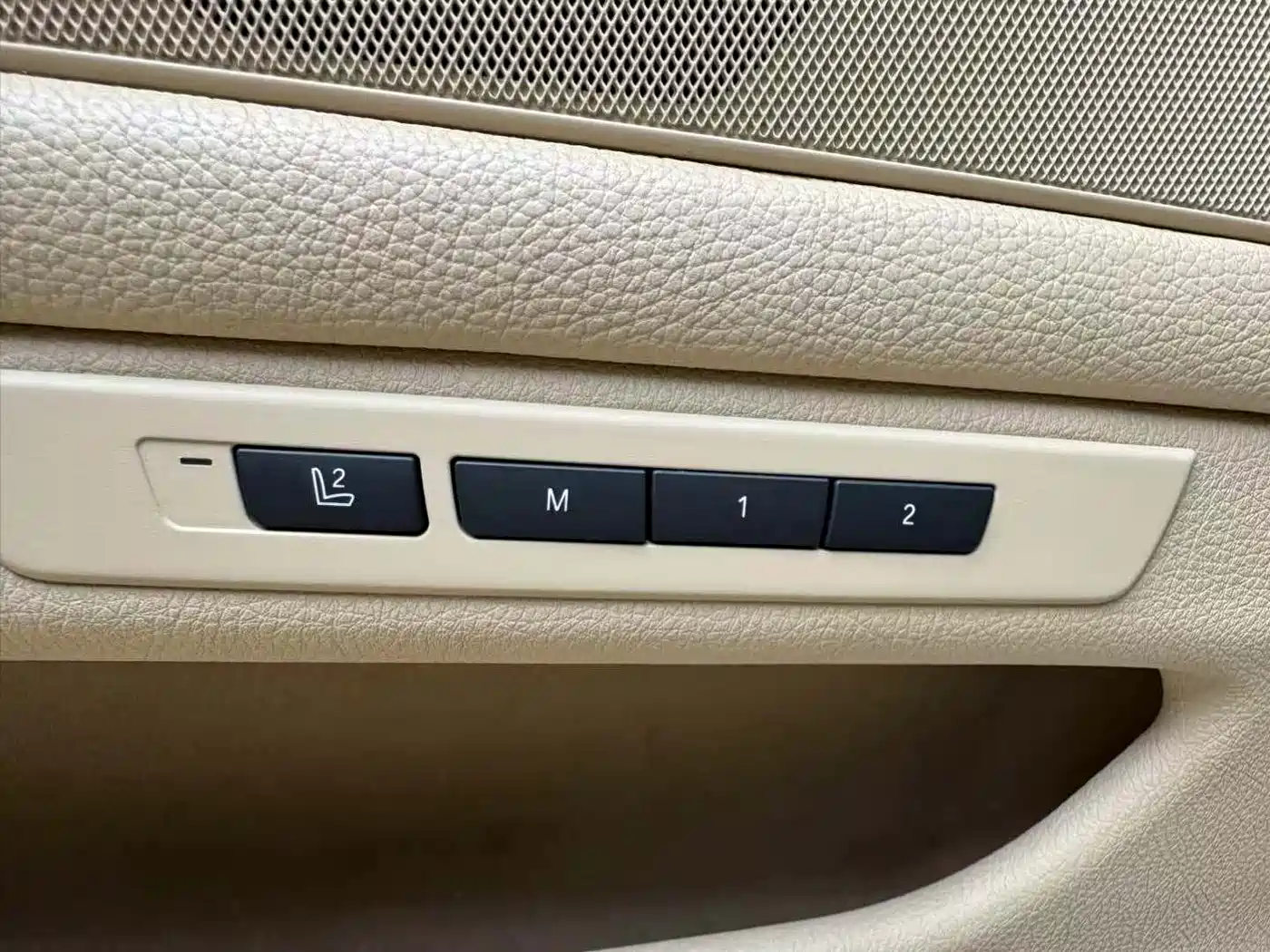 BMW 5 Series 2012 535Li Luxury фото 16