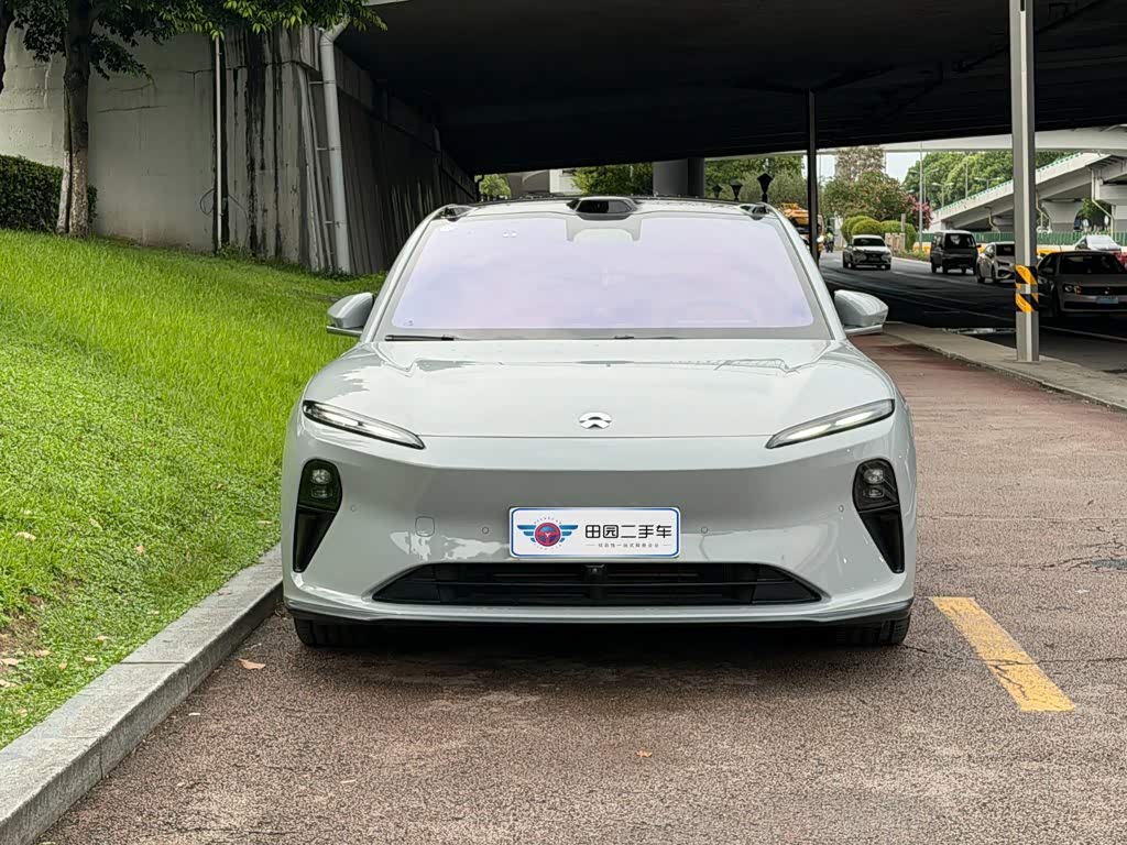 NIO ET5