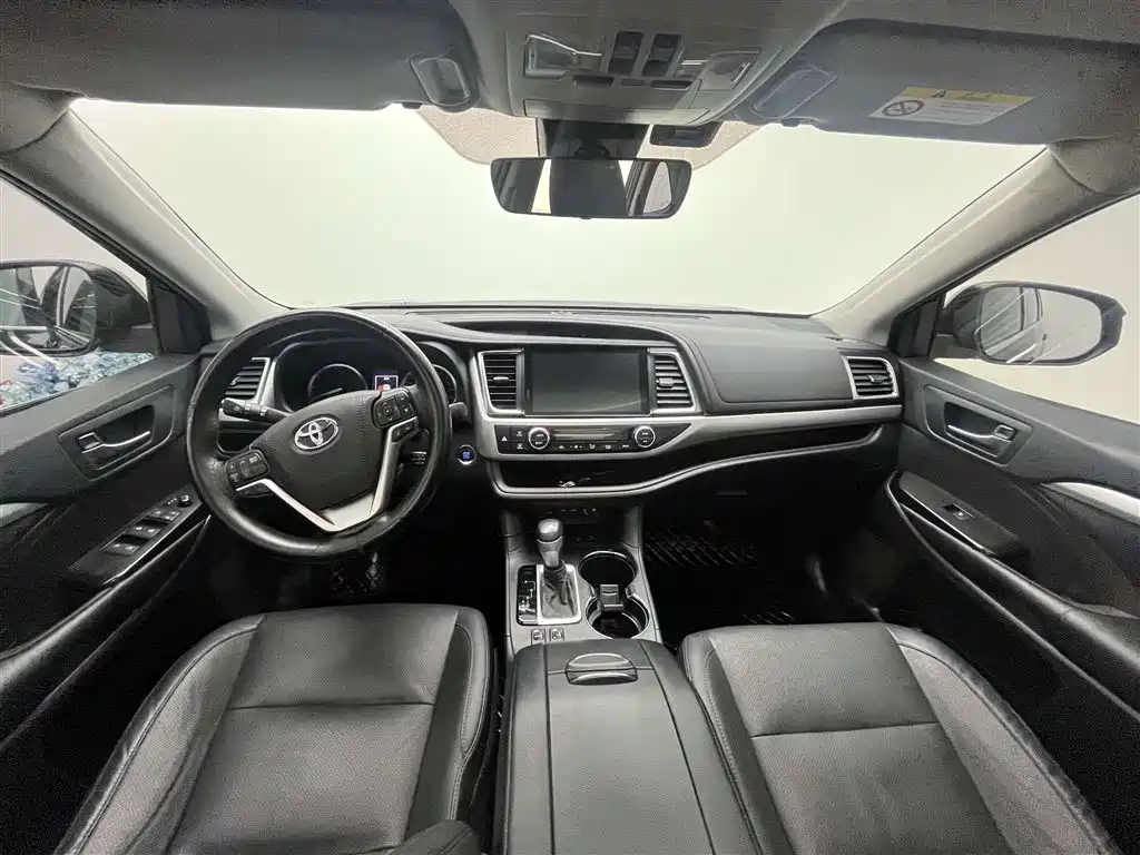 TOYOTA HIGHLANDER