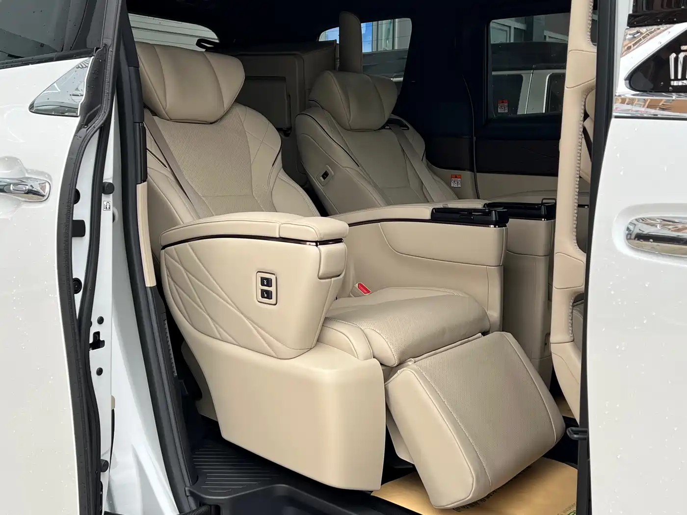 Toyota Vellfire 2024 Crown Hybrid 2.5L Premium Edition фото 12