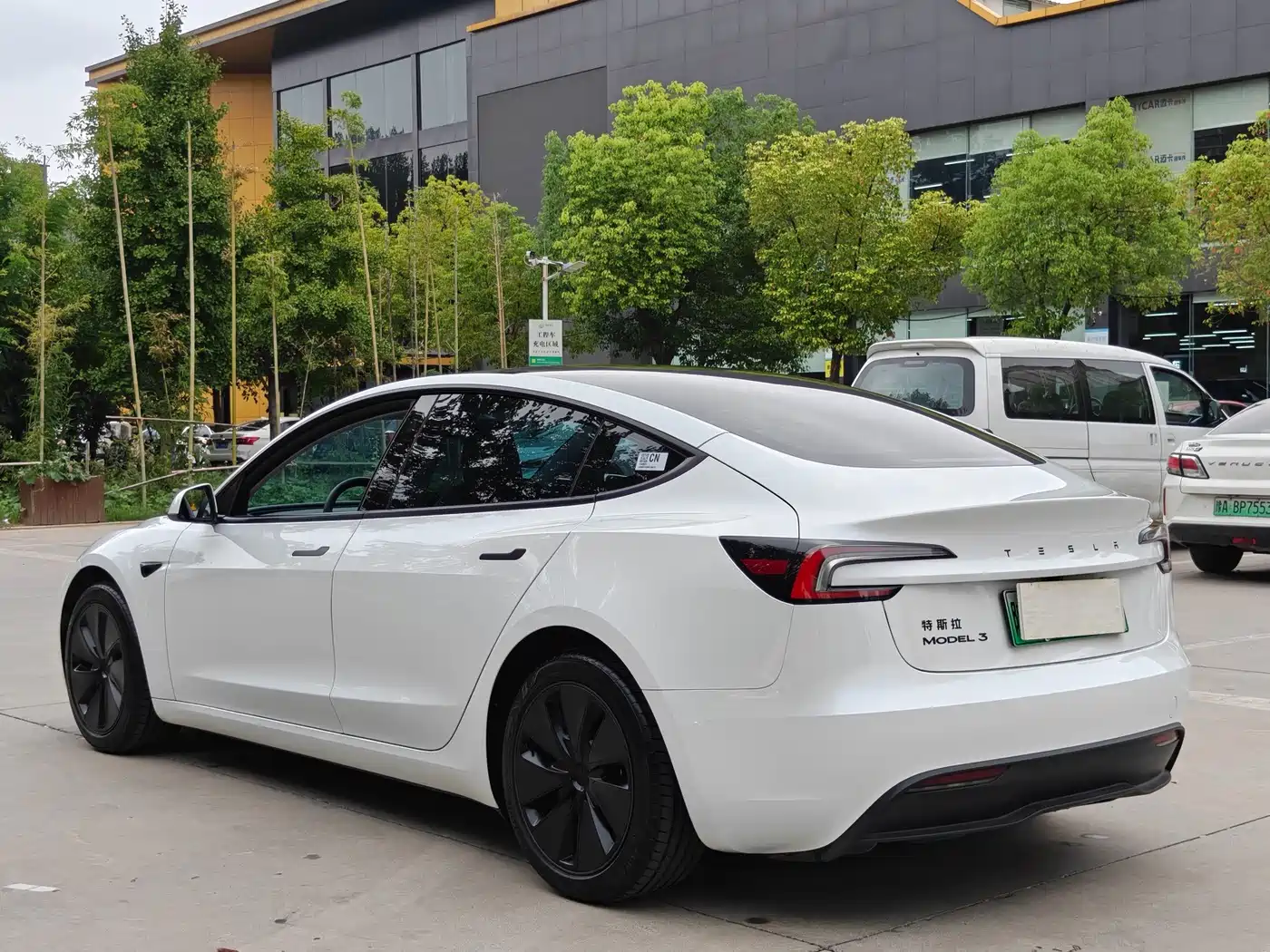 Tesla Model 3 2026 2025 Model Year Facelift Rear-Wheel Drive