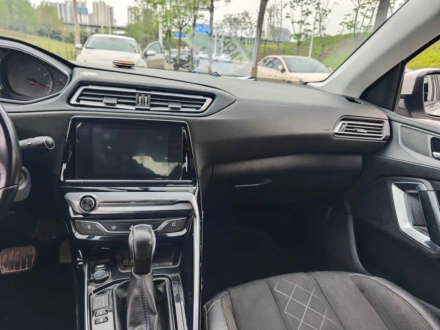 Peugeot 308 2016 1.6L Automatic Luxury фото 13