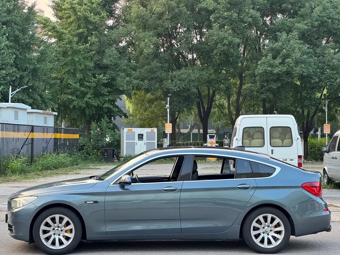 BMW 5 Series GT 2012 2011 535i Elegance