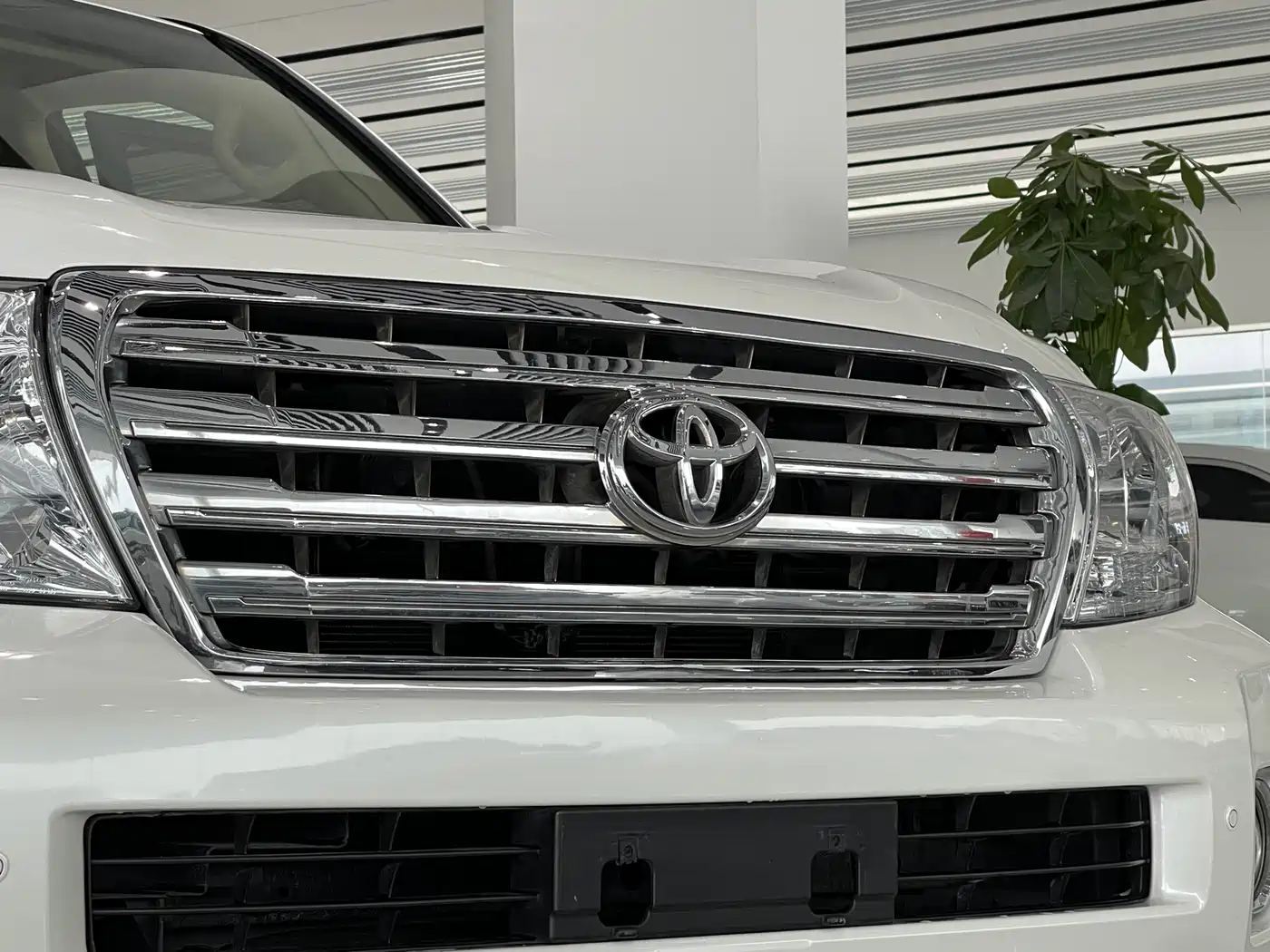 Toyota Land Cruiser (Import) 2015 4.0L V6 Middle East Limited Edition фото 7
