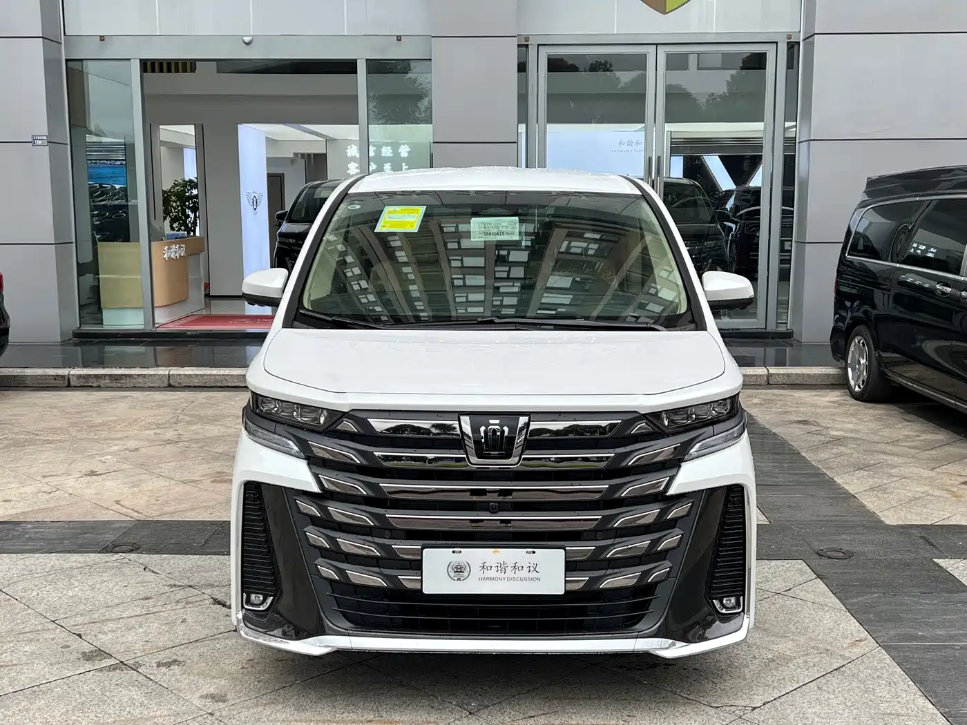 Toyota Vellfire 2024 Crown Hybrid 2.5L Premium Edition фото 2