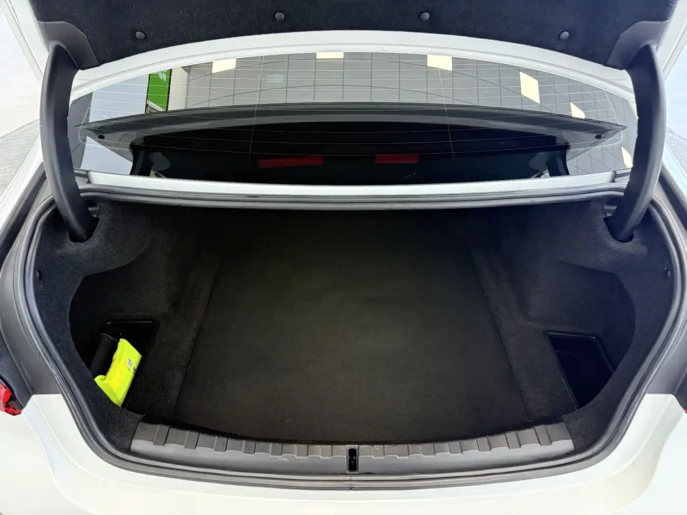 BMW 3 Series 2023 320Li M Sport Package фото 19