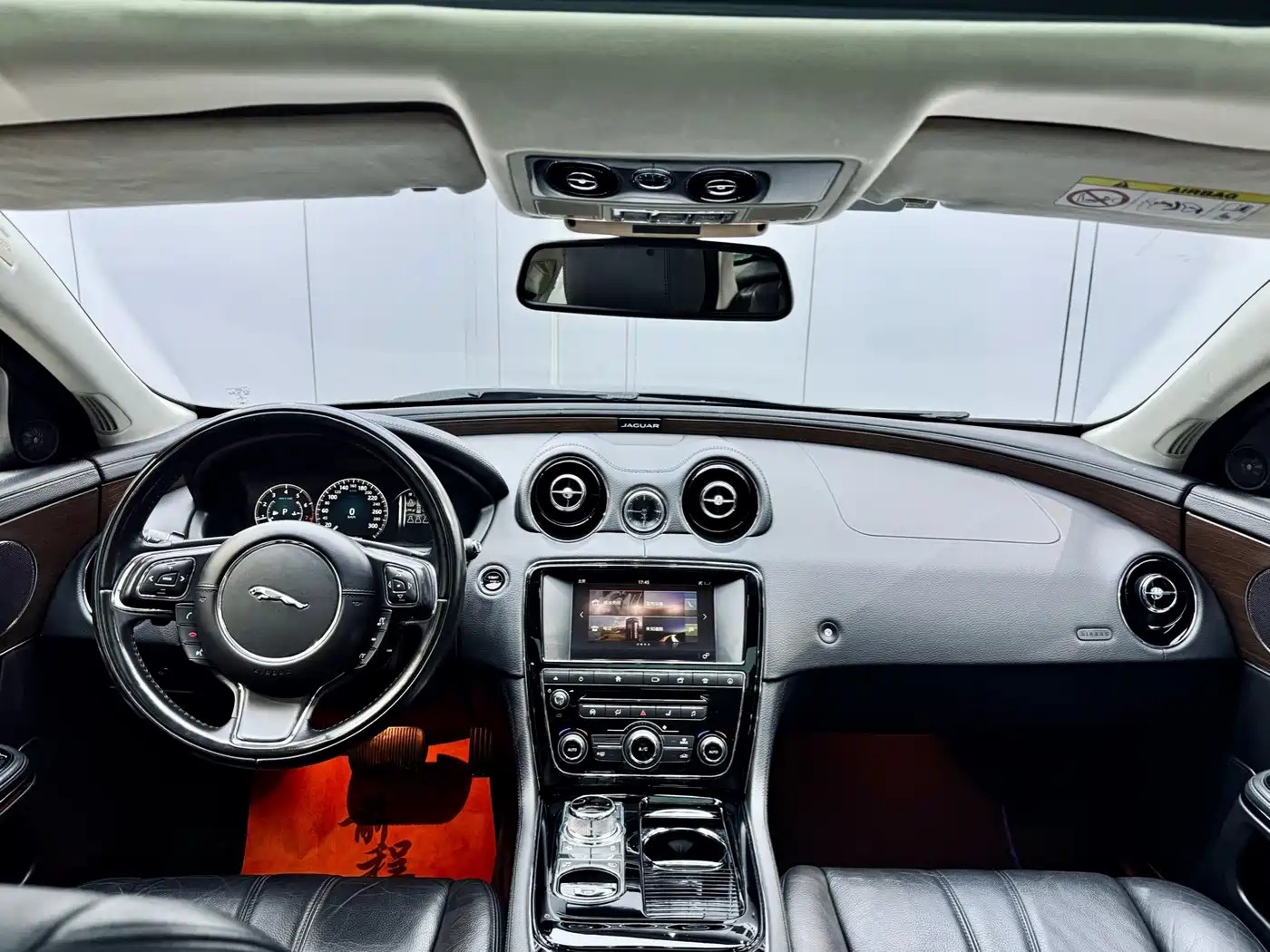 JAGUAR XJ