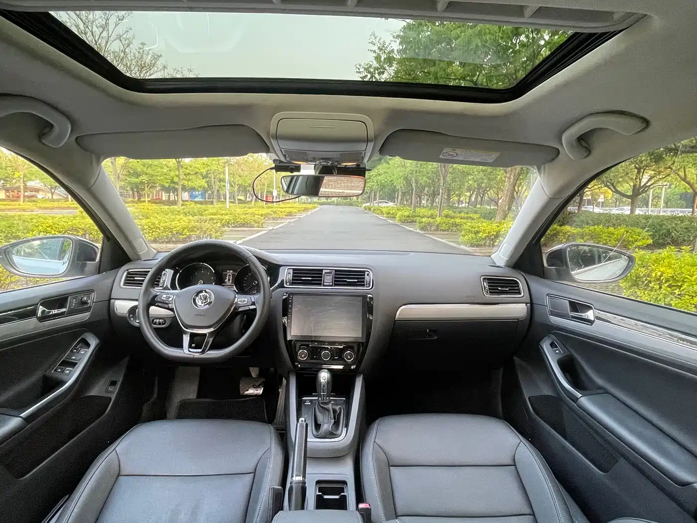 Volkswagen Sagitar 2018 180TSI DSG Premium Edition фото 6