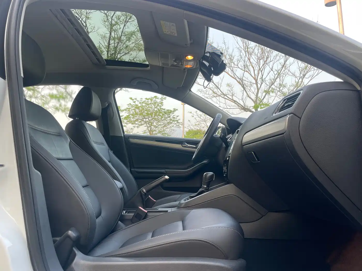 Volkswagen Sagitar 2018 180TSI DSG Premium Edition фото 16