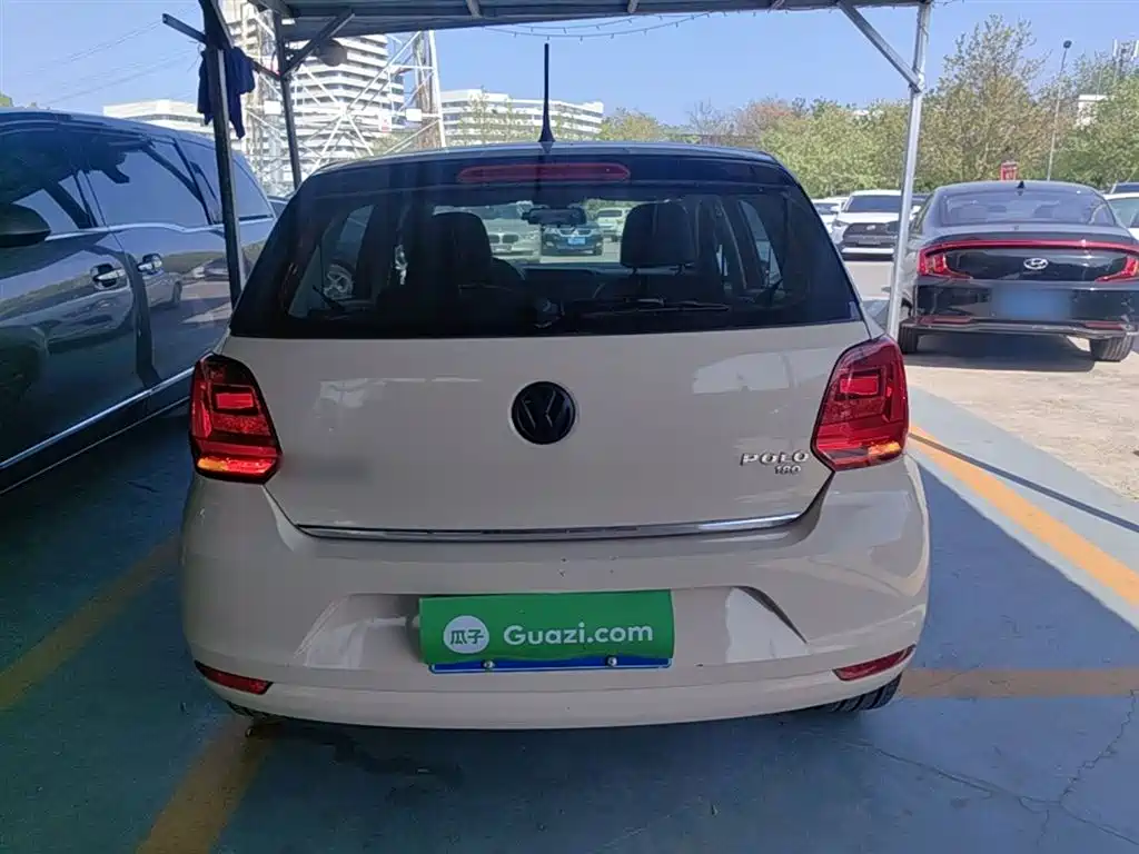 Volkswagen Polo 2016 1.6L Automatic Luxury фото 6