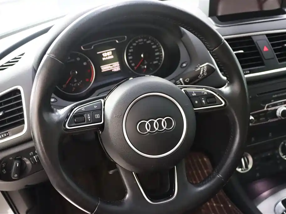 Audi Q3 2015 35 TFSI quattro Technology фото 15