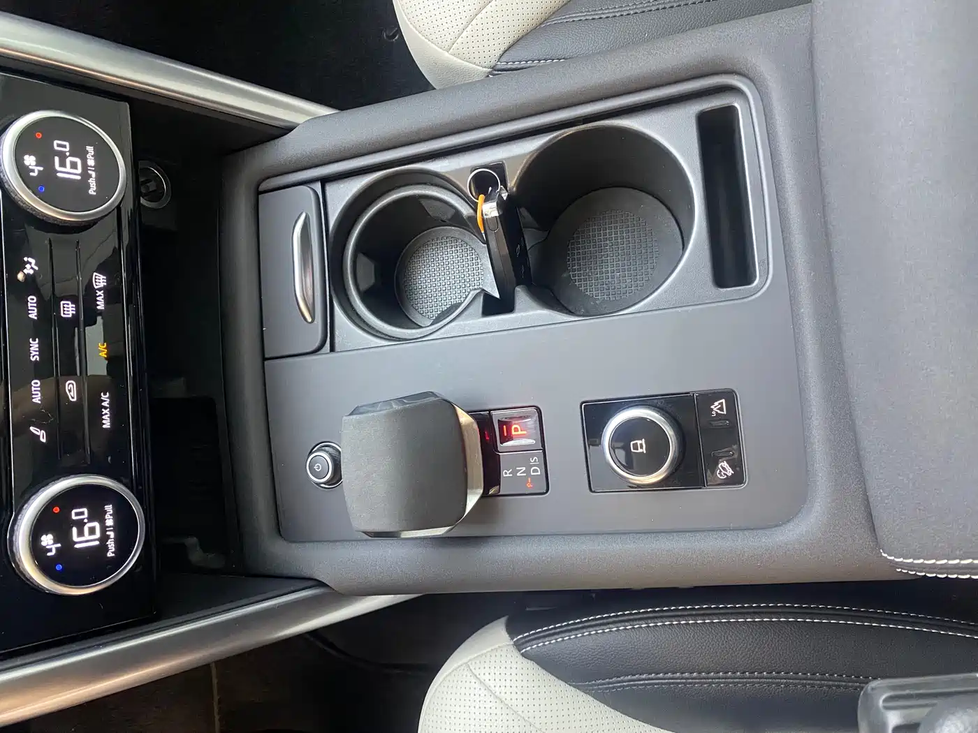 Land Rover Discovery 2024 360PS Dynamic SE фото 11
