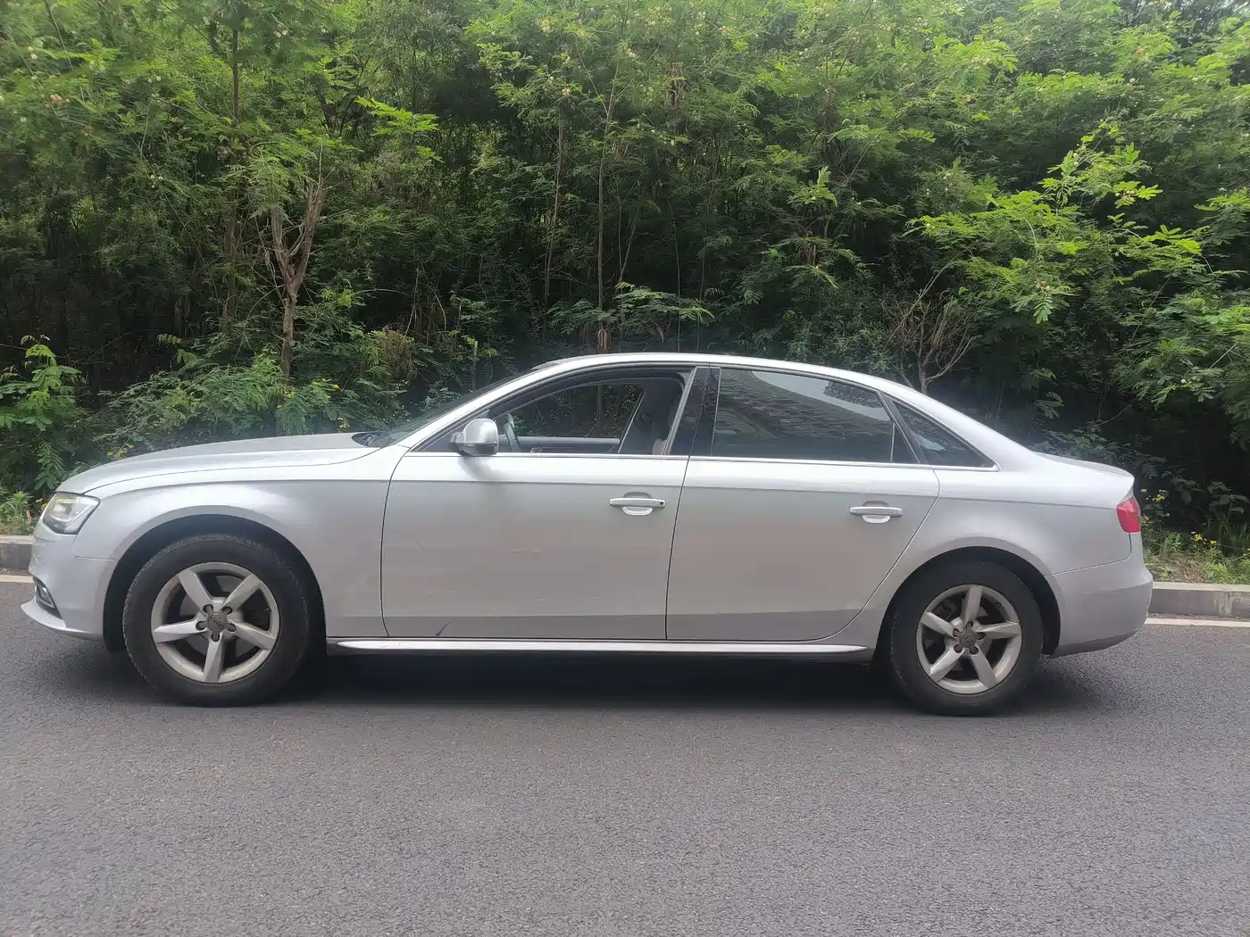 Audi A4L 2013 35 TFSI Automatic Comfort фото 3