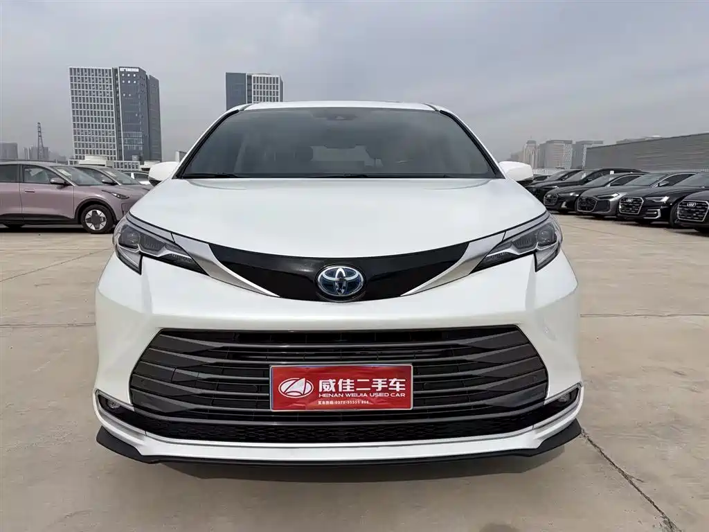 Toyota Sienna 2021 2.5L Hybrid Premium Edition фото 2