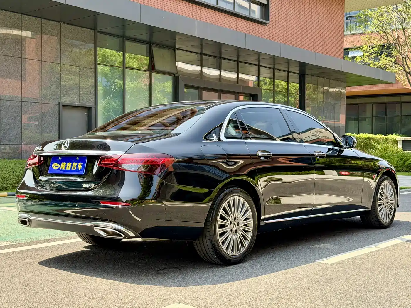 Mercedes-Benz E-Class 2022 E 300 L Fashion фото 22
