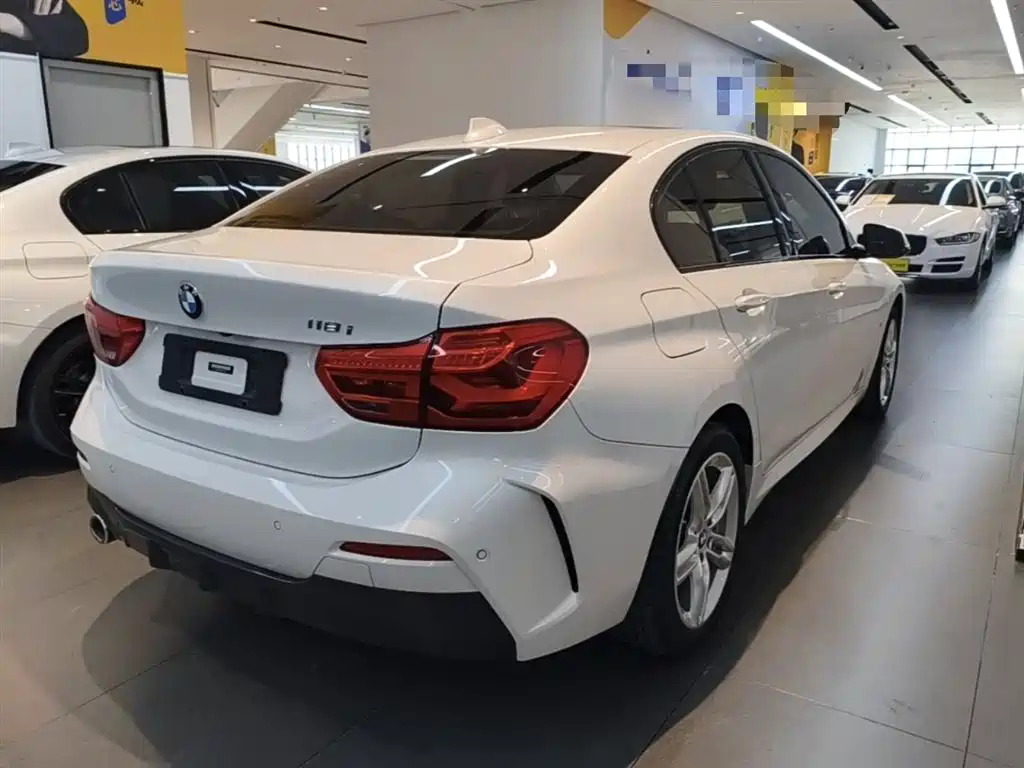 BMW 1 Series 2019 118i M Sport Package фото 7