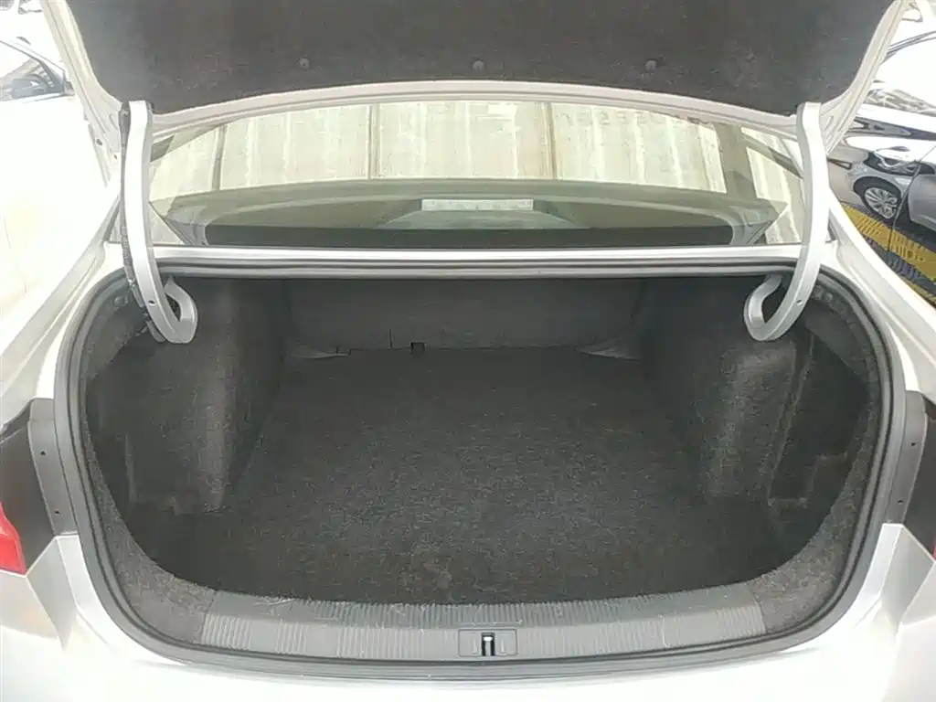 Volkswagen Bora 2016 Model 1.6L Manual Fashion фото 19