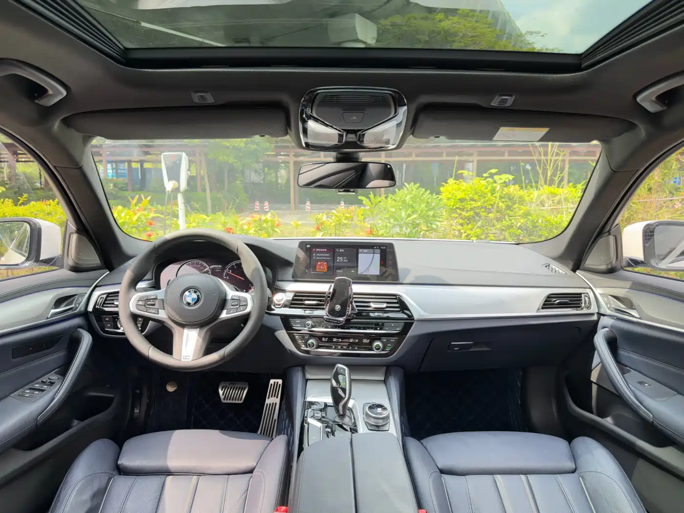 BMW 5 Series (Import) 2018 525i M Sport Package фото 10