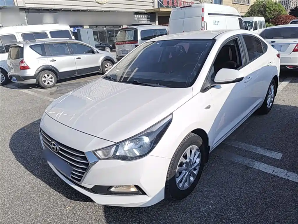 Hyundai Verna 2016 1.4L Manual Cool Edition GLS фото 2