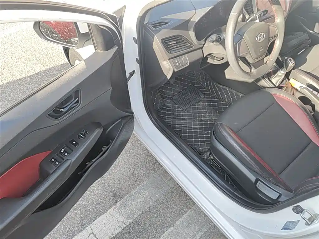 Hyundai Verna 2016 1.4L Manual Cool Edition GLS фото 16