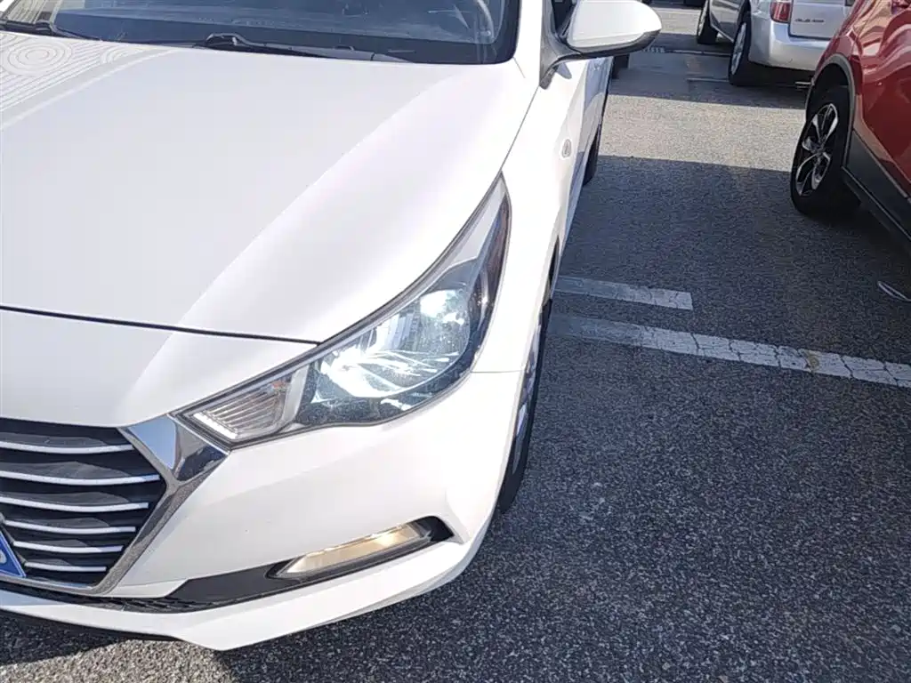 Hyundai Verna 2016 1.4L Manual Cool Edition GLS фото 24