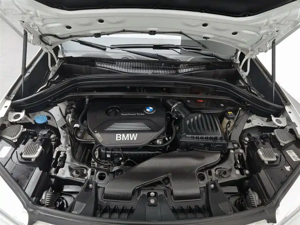 BMW X1 2018 sDrive18Li Premium Model фото 6
