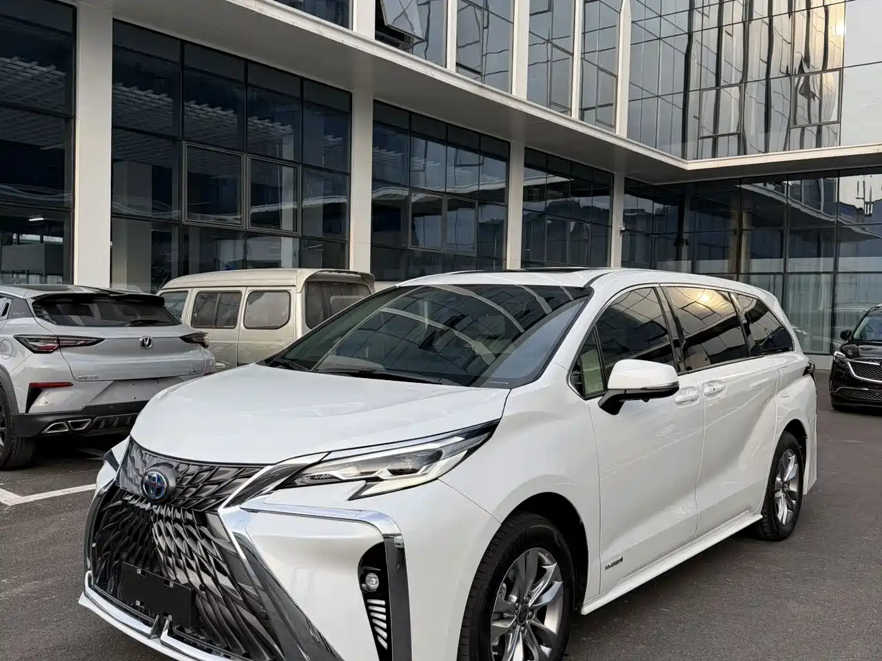 Toyota Sienna 2024 2.5L Hybrid Luxury Edition