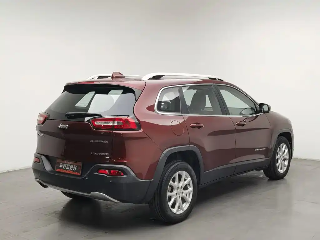 Photo 2 - Jeep Cherokee