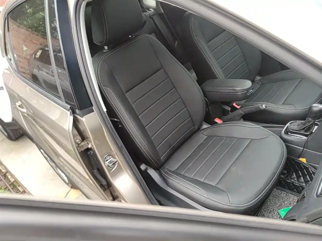 Volkswagen Polo 2014 1.6L Cross Polo Automatic фото 25
