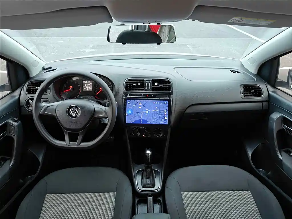 Volkswagen Polo 2018 1.5L Auto Safe Drive фото 16