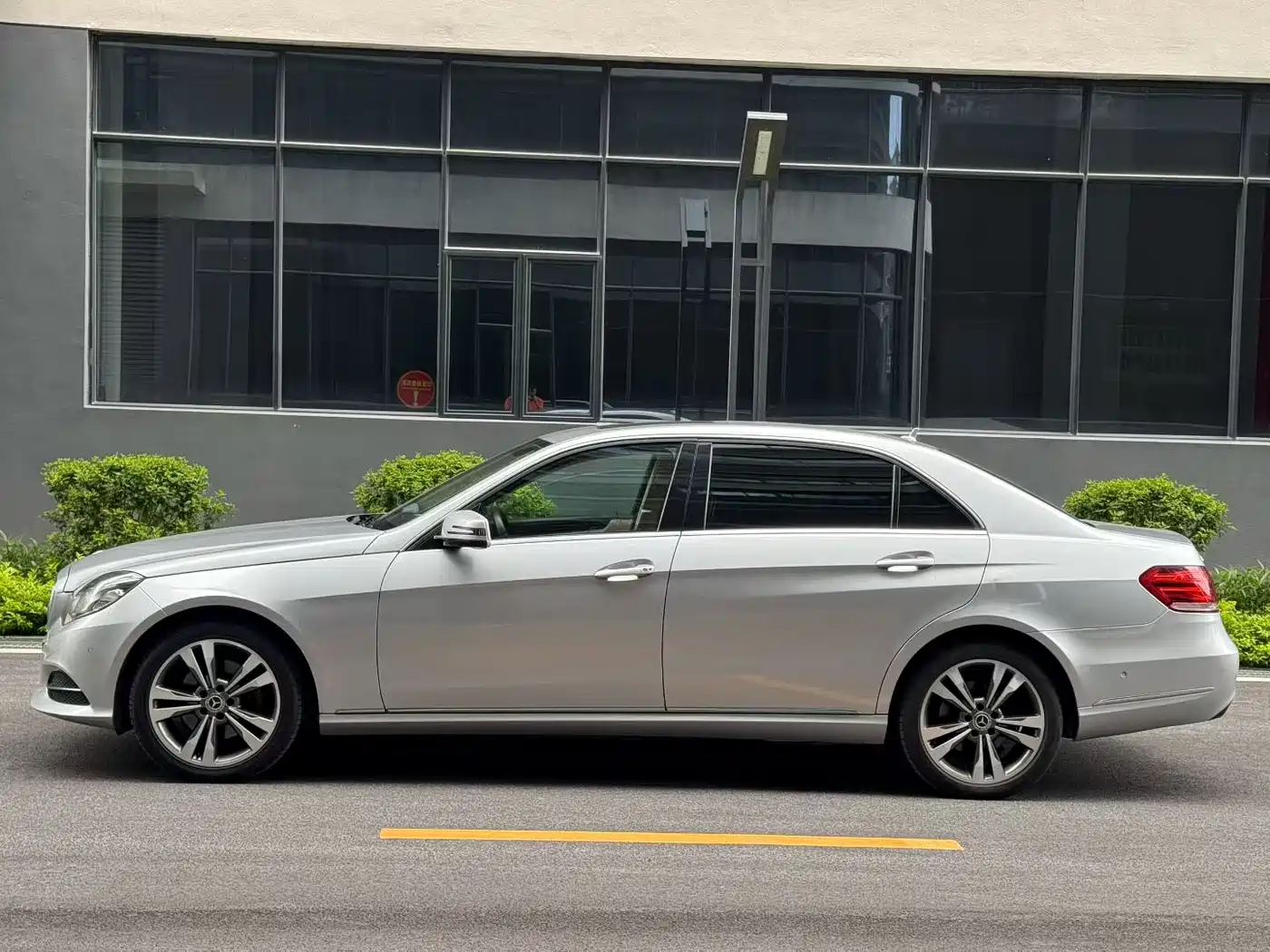 Mercedes-Benz E-Class 2014 E 260 L Sport фото 3