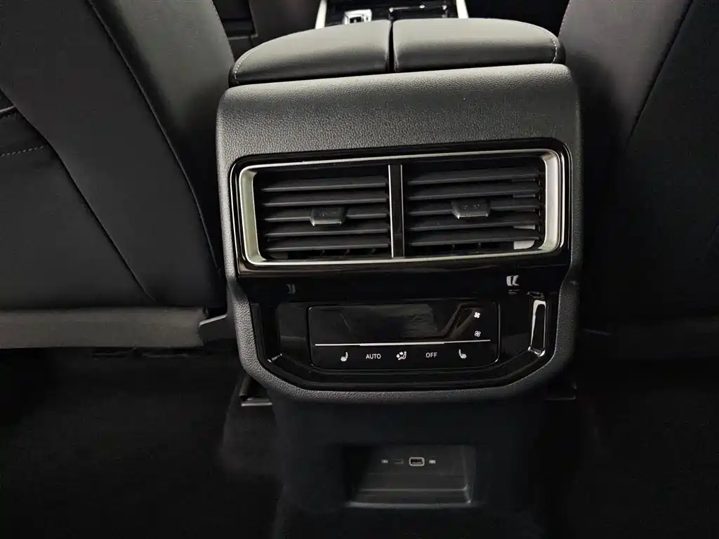 Volkswagen Teramont 2024 Touareg X 380TSI 4WD Dragon Auspicious Edition фото 15