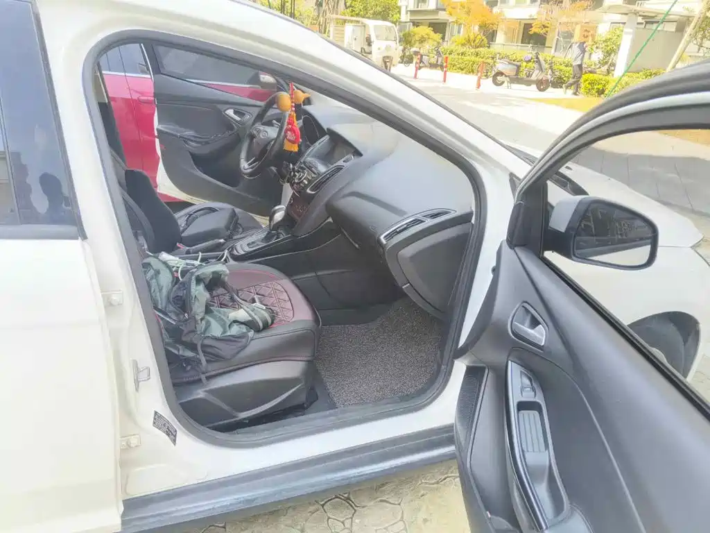 Photo 10 - Ford Focus