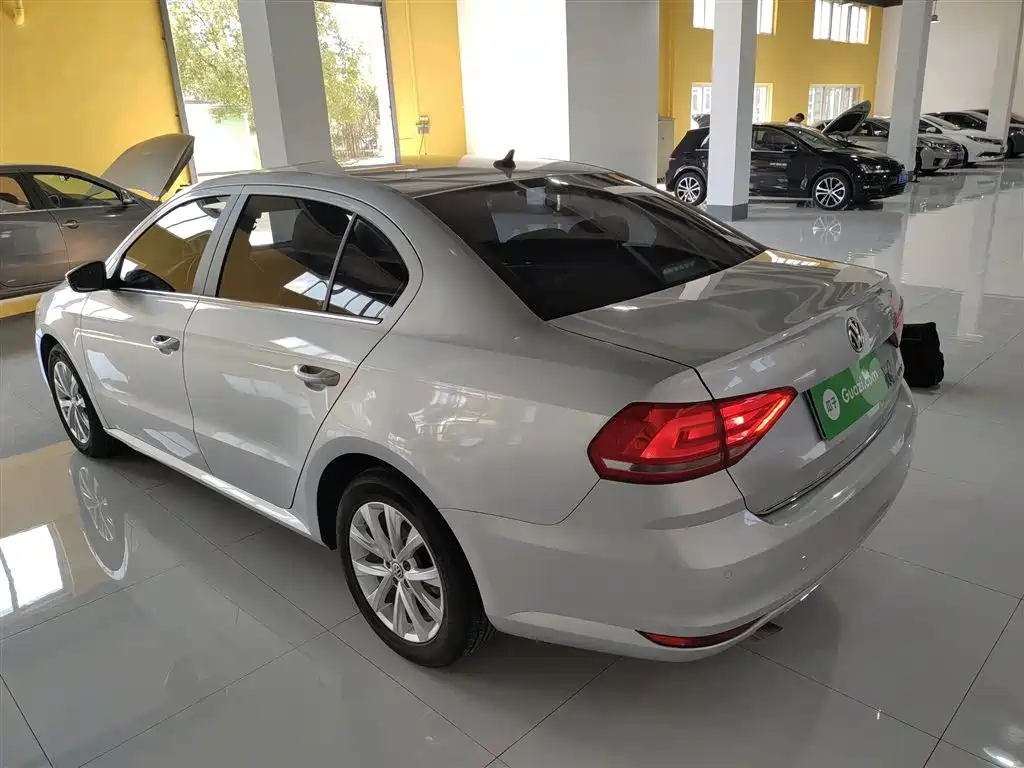 Volkswagen Lavida 2017 1.6L Automatic Comfort Edition фото 23