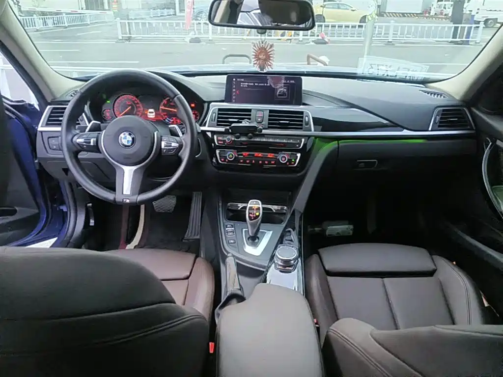 BMW 3 Series 2019 320Li M Sport Package фото 10