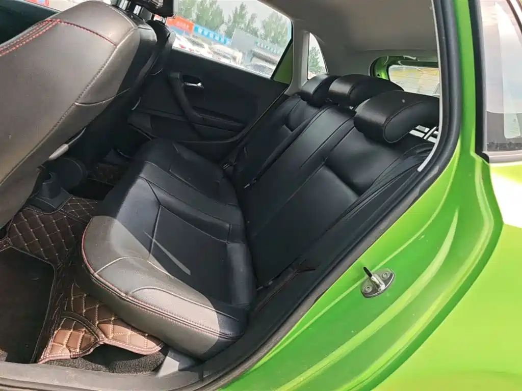 Volkswagen Polo 2016 1.4L Automatic Trend фото 17