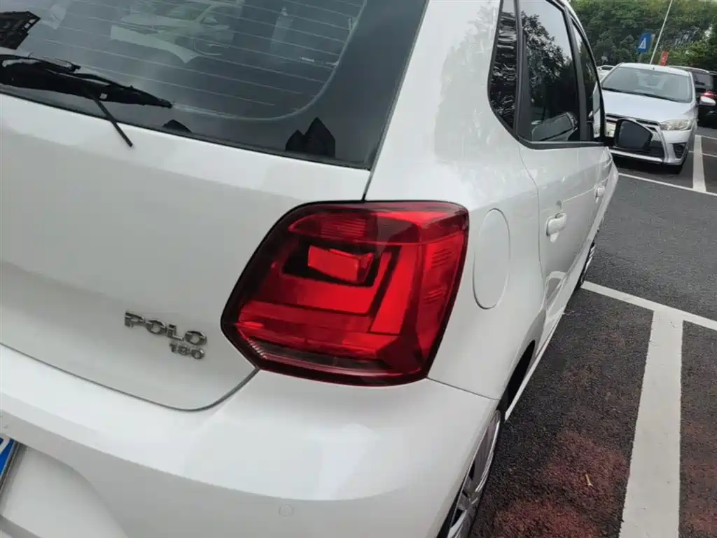 Volkswagen Polo 2016 1.6L Automatic Comfort фото 8