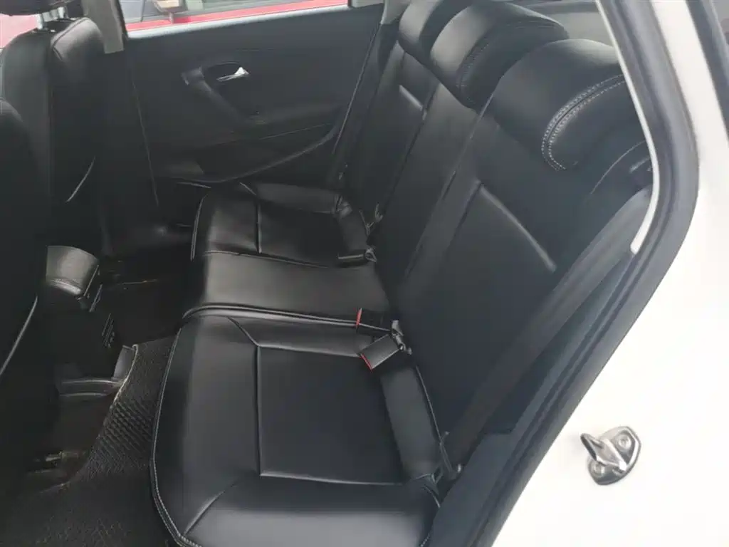 Volkswagen Polo 2016 1.6L Automatic Comfort фото 17