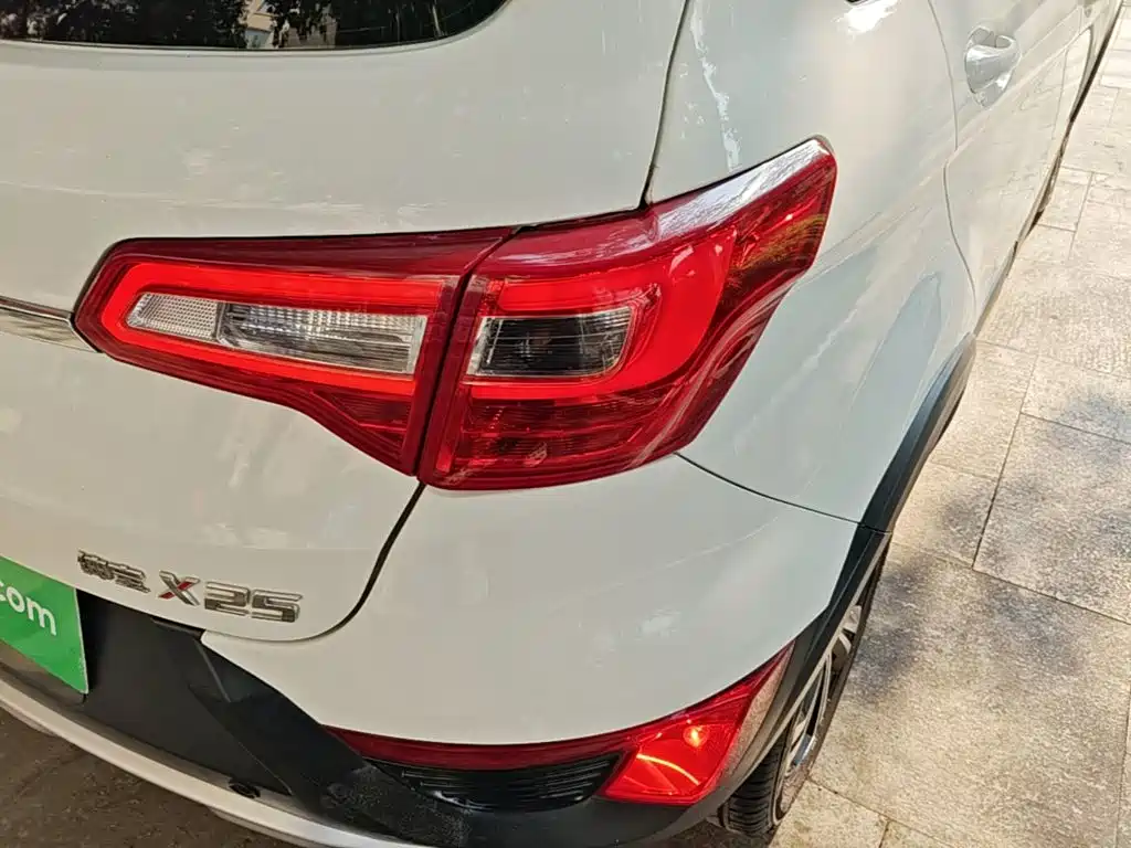 BAIC Senova X25 2016 2015 1.5L Automatic Elite
