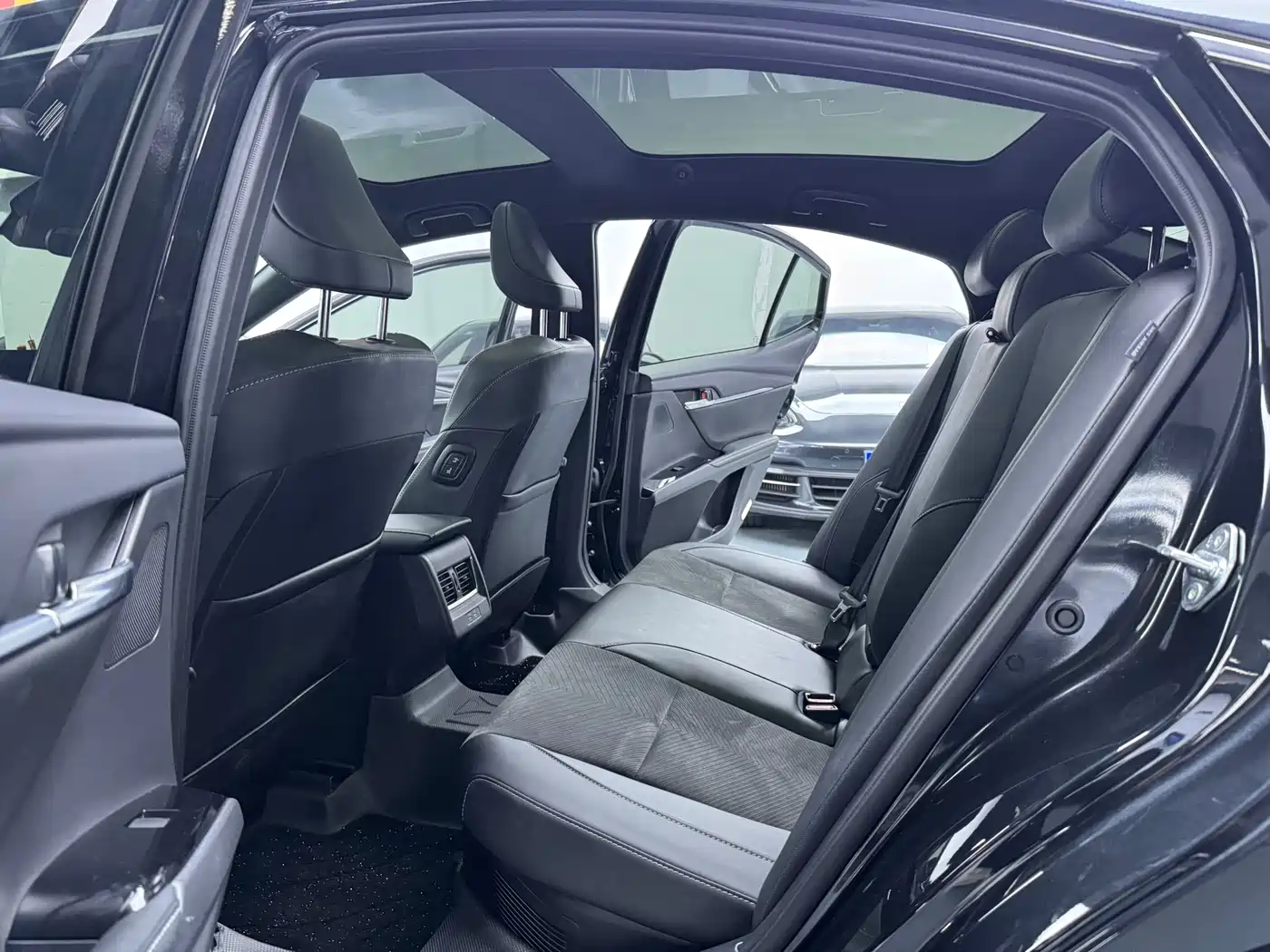 Toyota Camry 2024 Model Dual Hybrid 2.0HS Sport Edition фото 8